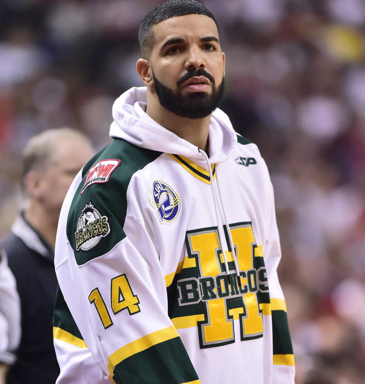 Drake gets the Raptors to sign his Humboldt Broncos jersey for