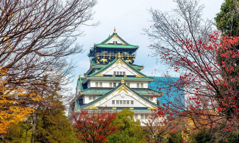 日本大阪城天守閣秋日景致。（圖／五福旅遊提供）