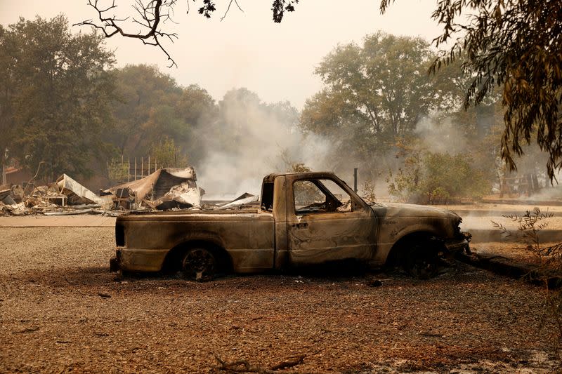 LNU Lighting Complex Fire rages on the outskirts of Vacaville