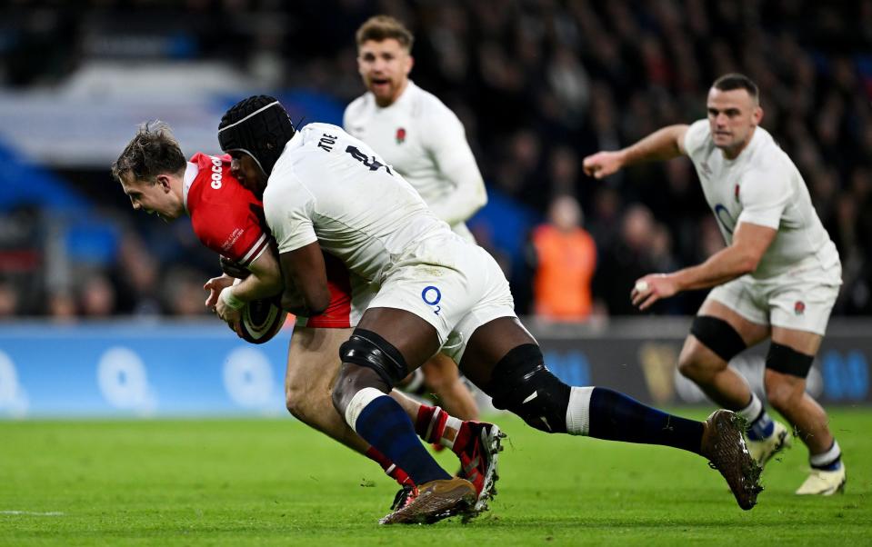 Maro Itoje meets Ioan Lloyd