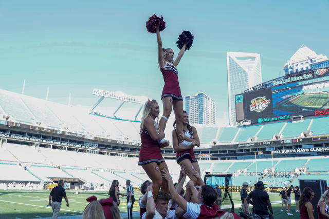 duke football cheerleaders