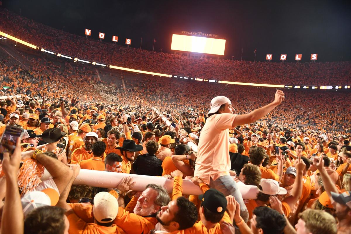 Neyland Stadium goal post taken to Tennessee River after Vols’ win