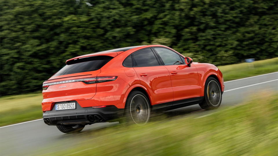 圖／2021 Porsche Cayenne Coupe V6以「Shaped by Performanc-形隨所馭」為設計概念，流暢線條營造出強烈的運動氣息。