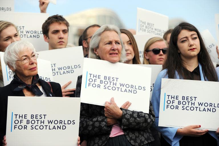 Pro-union supporters listen to leaders of the three Scottish parties backing Scotland's place in the UK, at a rally in Edinburgh on September 9, 2014