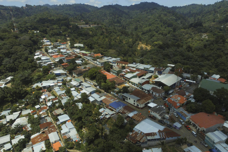 Vista de Comasagua, El Salvador, lunes 3 de octubre de 2022. Más de 2.000 soldados y policías rodearon y cerraron Comasagua el domingo para buscar a pandilleros acusados de asesinato. (Foto AP/Salvador Meléndez)