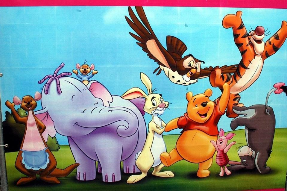 winnie the pooh with the other characters from the cartoon "Winnie the Pooh"