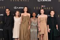 Angelina Jolie entourée de ses enfants ce lundi 18 octobre lors de l'avant-première des