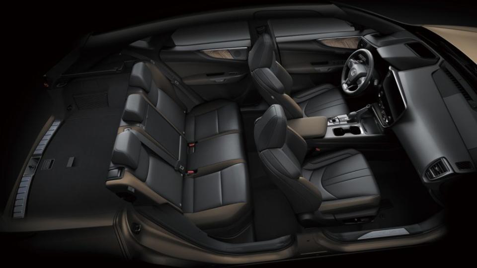 NX 350 Overtrail車內使用冷杉棕與尊爵黑的雙色組合。(圖片來源/ Lexus)