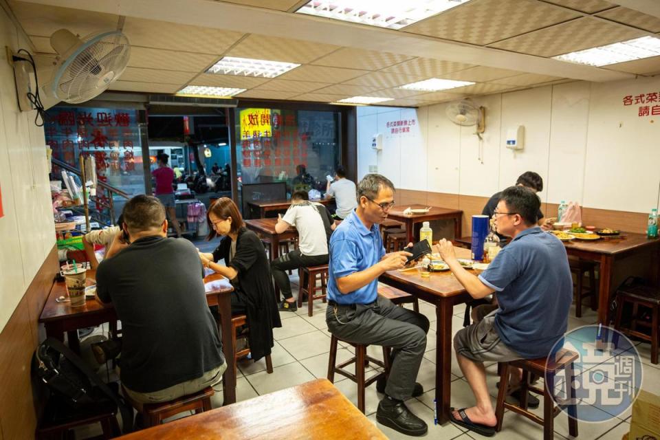 有些客人會來這點幾道熱炒，小酌兩杯。