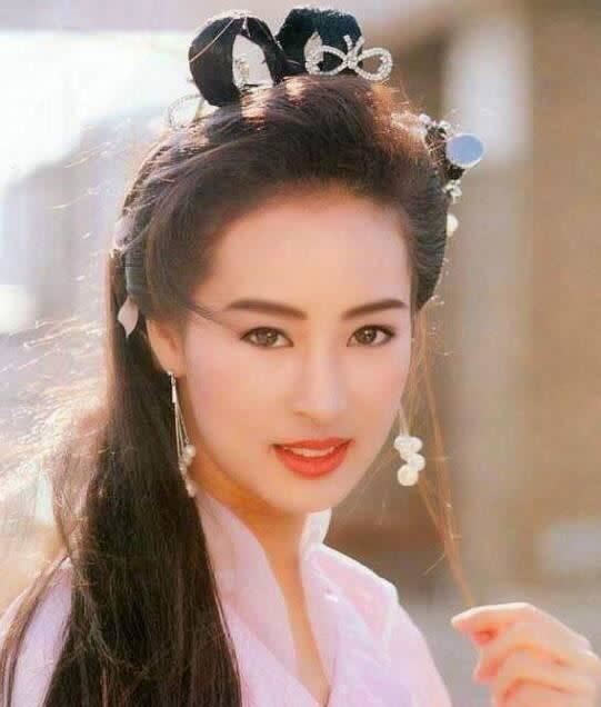 黎美嫻扮相甜美，氣質溫婉靈動，被封為古裝第一美女。（圖／翻攝百度百科）