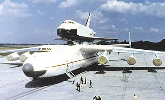 Two aircraft were ordered, but only one An-225 was finished. It can carry ultra-heavy and oversize freight, up to 250,000 kg internally, or 200,000 kg on the upper fuselage.
