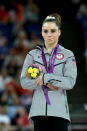 McKayla Maroney parecía una de las medallas de oro seguras del equipo de Estados Unidos en la gimnasia de Londres 2012. La adolescente de 16 años reinaba sin discusión en el caballo de salto. La entrenadora Bela Karolyi había calificado a su pupila como la mejor saltadora de todos los tiempos. Quizás exageraba. En su último brinco la muchacha cayó sentada sobre el colchón y su sueño dorado se desvaneció. Pero no fue la desdichada actuación de McKayla el origen de su celebridad en los pasados Juegos Olímpicos, sino su gesto de decepción cuando recibió la medalla de plata. La instantánea de ese momento se convirtió en un fenómeno viral en Internet: “McKayla no está impresionada”. La joven gimnasta terminó por tomarse con buen humor la broma y hasta repitió la famosa pose en otras imágenes y en shows de televisión.