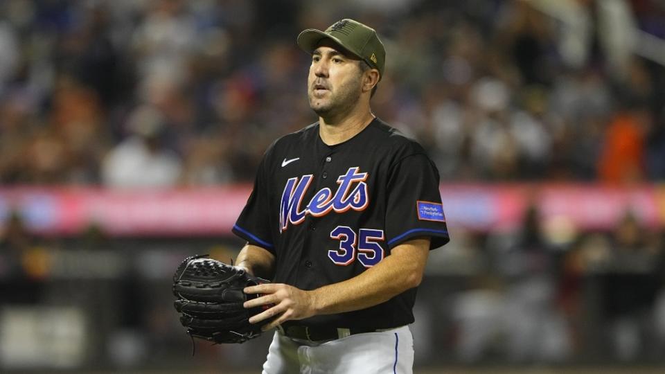 New York Mets pitcher Justin Verlander (35) walks to the dugout midway through the seventh inning against the Cleveland Guardians at Citi Field.