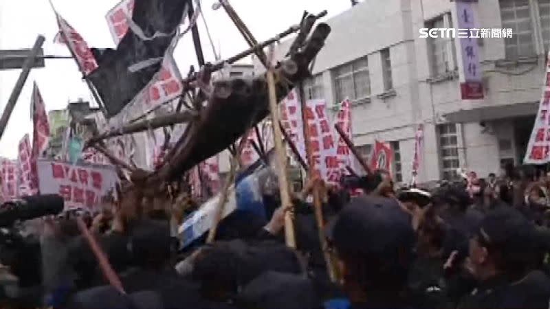 2012年美麗灣因為擴大基地6公頃引發環評爭議。