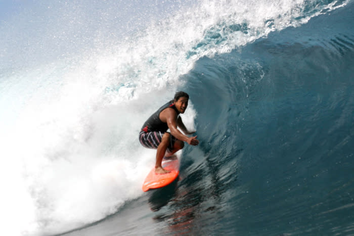 Pipeline surfer Tamayo Perry; (photo/Shutterstock)