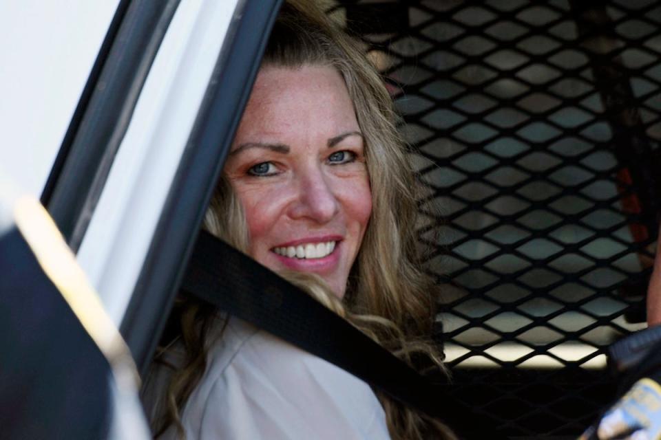 Lori Vallow smiles as she leaves a court hearing (AP)