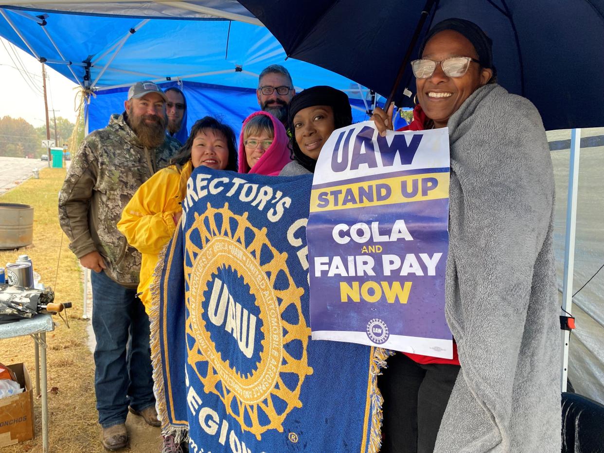 Workers picket outside the ACDelco Parts Distribution Center at 5115 Pleasant Hill Road in Memphis on Monday, Oct. 30, 2023. General Motors and the UAW announced they had reached a tentative deal on Monday. The distribution center workers have been on strike since Sept. 22.