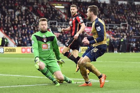 Football Soccer - AFC Bournemouth v Arsenal - Barclays Premier League - Vitality Stadium - 7/2/16 Arsenal's Aaron Ramsey has a shot saved by Bournemouth's Artur Boruc Reuters / Dylan Martinez Livepic