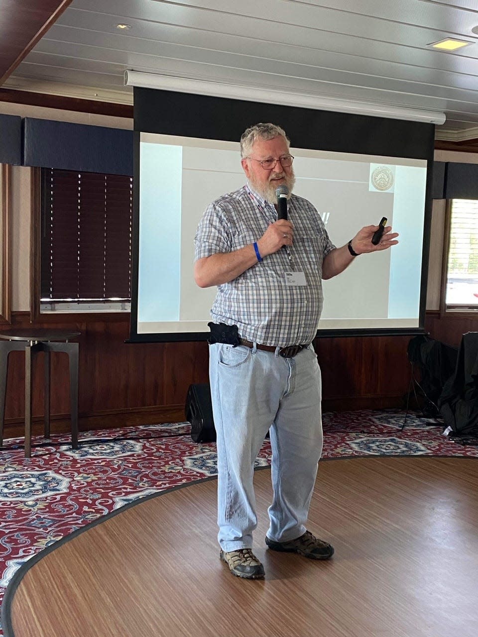 Oak Ridge historian D. Ray Smith took a cruise up the Mississippi River on the American Heritage Riverboat and gave a informal presentation on the history of Oak Ridge.