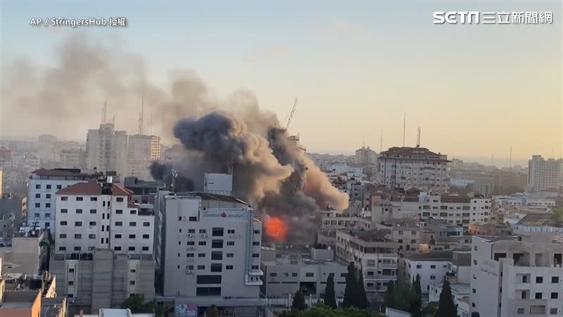 以色列炸毀加薩媒體大樓。（圖／AP影音授權）