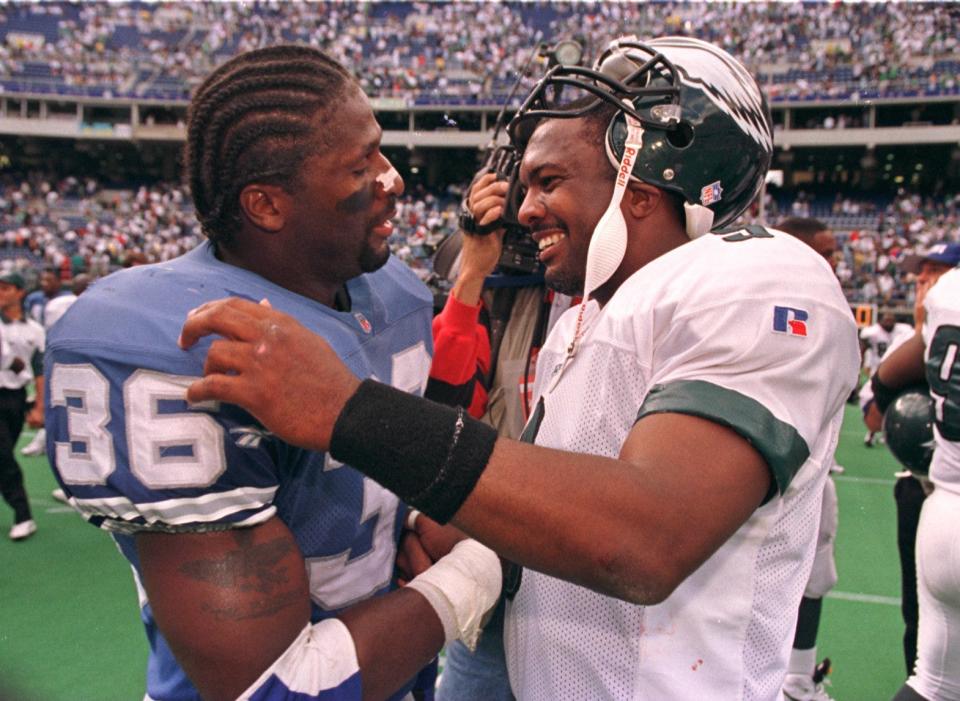 Lions safety Bennie Blades shakes hands with Eagles quarterback and former Lions teammate Rodney Peete after the Lions' 24-17 loss on Sept. 15, 1996, in Philadelphia.