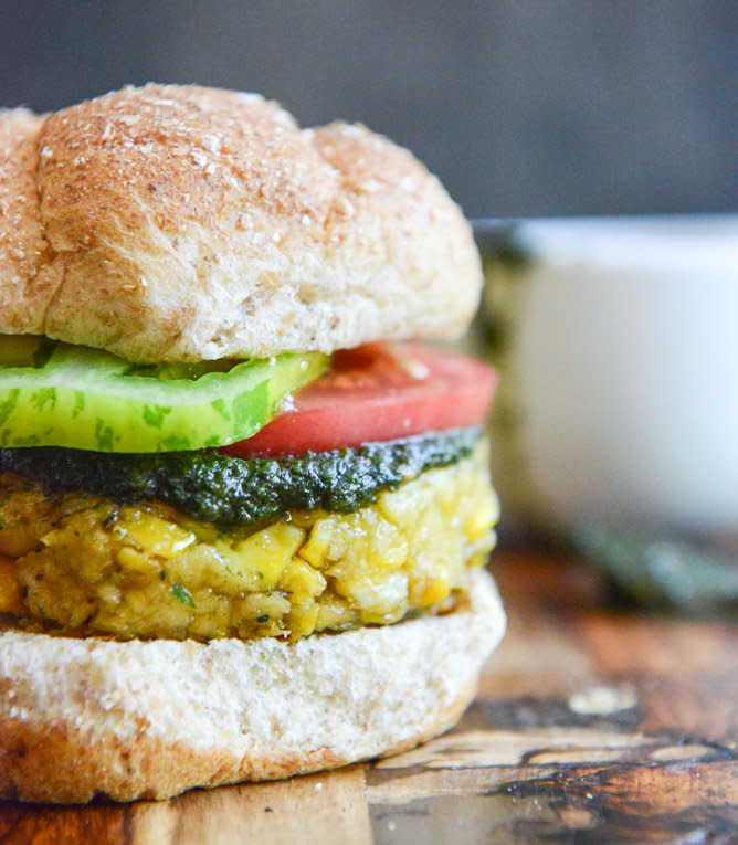 <strong>Get the <a href="http://www.howsweeteats.com/2013/09/end-of-summer-bean-burgers-with-grilled-corn-pesto/" target="_blank">Bean Burgers with Grilled Corn, Pesto + Heirloom Tomatoes recipe </a>from How Sweet It Is</strong>