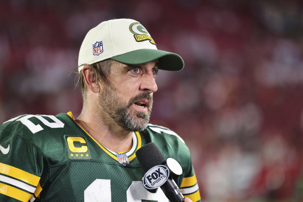 Reddit post possibly reveals what Aaron Rodgers saw on jumbotron