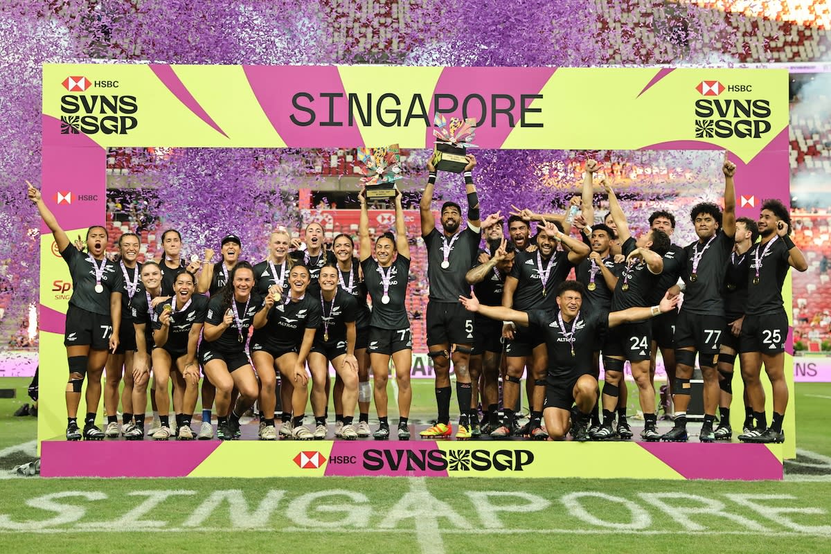 New Zealand teams winning the men's and women's titles at the HSBC SVNS 2024 at National Stadium. (PHOTO: Mike Lee/KLC fotos for World Rugby)