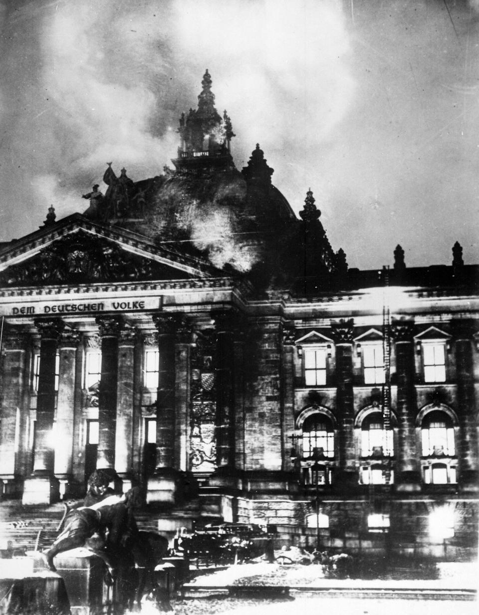 Der brennende Reichstag (Bild: Bundesarchiv)