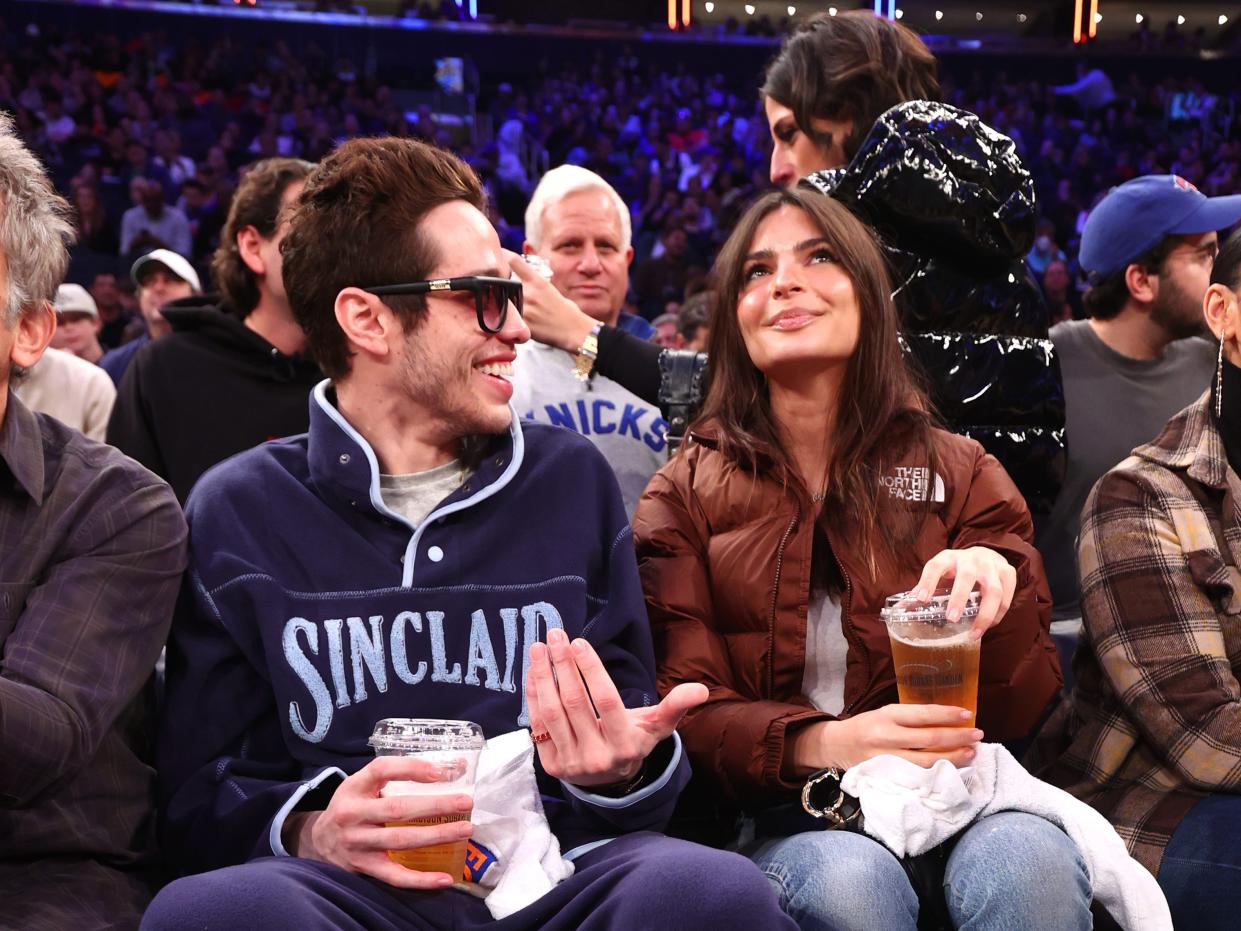 Pete Davidson and Emily Ratajkowski attend a game between the Memphis Grizzlies and the New York Knicks on November 27, 2022