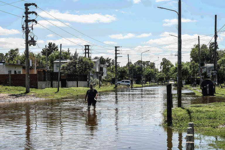 La crecida inundó las calles más cercanas a la costa en Quilmes