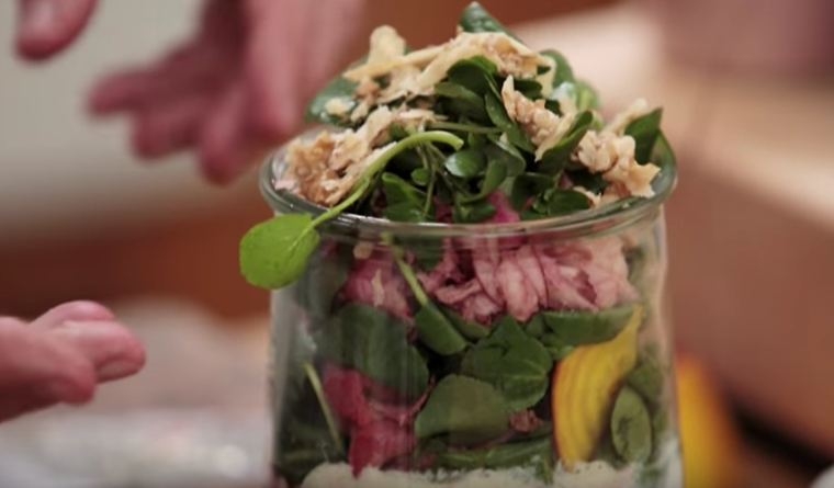 How to Make the Perfect Mason Jar Salad