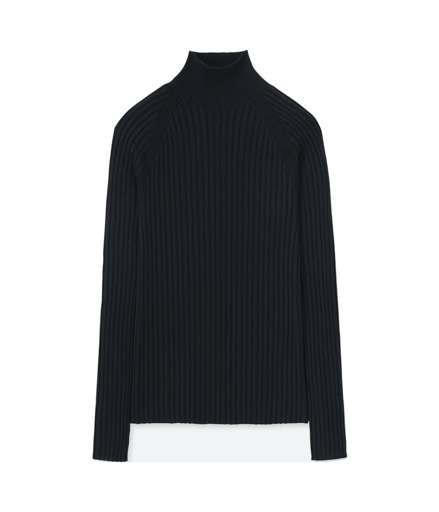 Uniqlo Women 3D Extra Fine Merino Sweater. (Photo: Uniqlo)