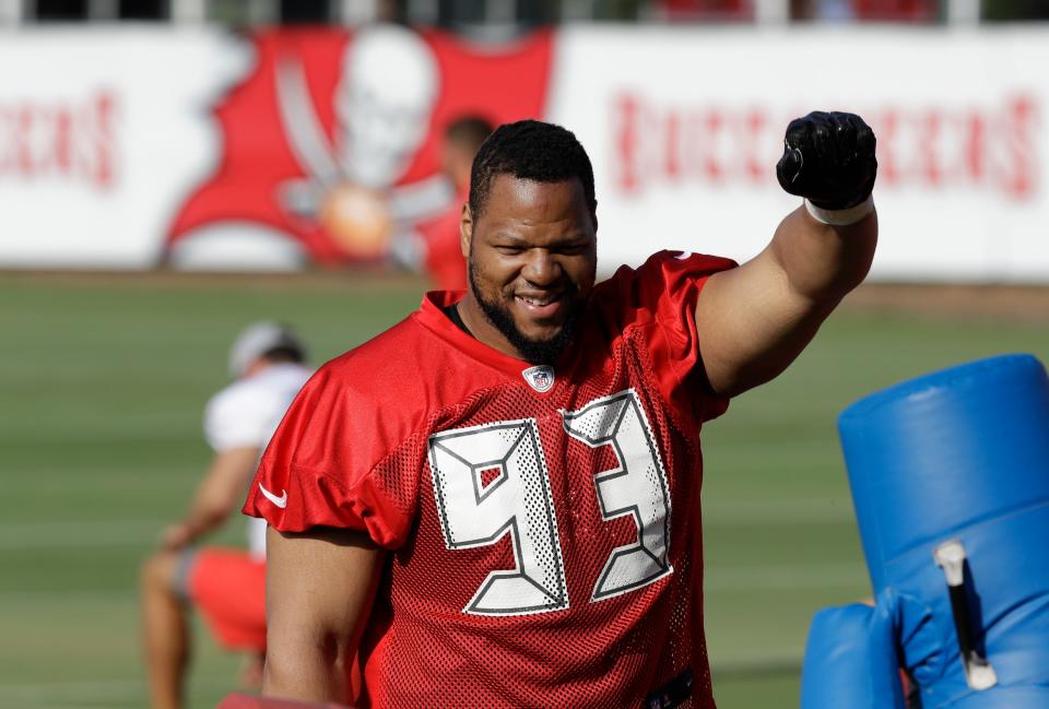 Ndamukong Suh takes a break during Buccaneers minicamp in 2019.