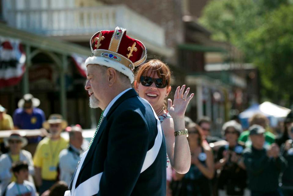 Robert Ringwald rides with his daughter, actress Molly Ringwald, in the Sacramento Music Festival parade. Molly Ringwald paid tribute to her father, the jazz musician and ambassador, who died Aug. 3 at age 80.