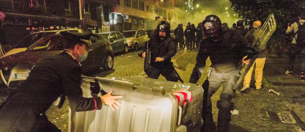 Des heurts ont opposé vendredi soir à Naples la police à des centaines de manifestants protestant contre le couvre-feu nocturne.
