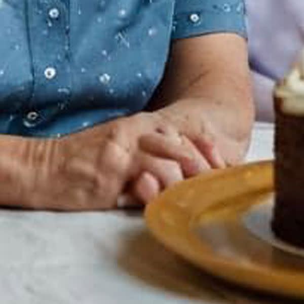 A Facebook post claimed to display a photo of four elderly women who are quadruplets celebrating their 90th birthday with a cake.