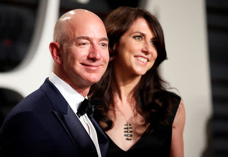 FILE PHOTO: 89th Academy Awards - Oscars Vanity Fair Party - Beverly Hills, California, U.S. - 26/02/17 – Amazon's Jeff Bezos and MacKenzie Bezos. REUTERS/Danny Moloshok/File Photo