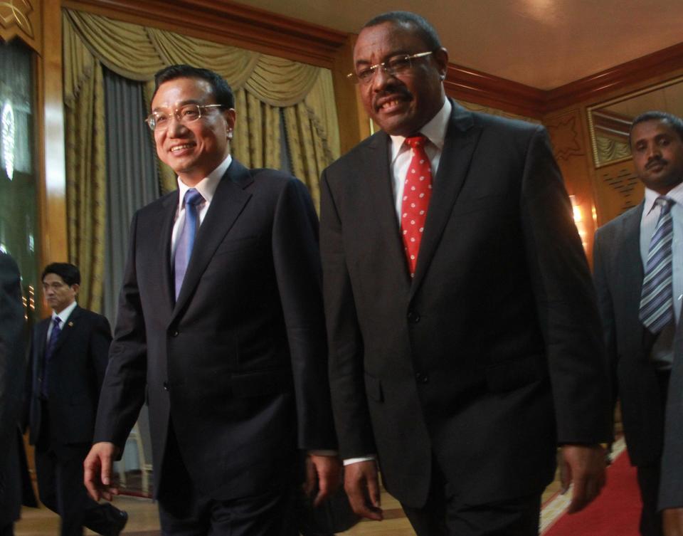 Chinese Premier Li Keqiang, left, is welcomed by Ethiopian Premier Hailemariam Desalegn at the Ethiopian Presidential Palace, in Addis Ababa, Ethiopia, Sunday May 4, 2014. Chinese Premier Li Keqiang has started his four-country tour of Africa with calls for deepening of ties between China and Africa. Li arrived in the Ethiopian capital of Addis Ababa Sunday and met with Ethiopian Premier Hailemariam Desalegn and signed a raft of trade agreements. (AP Photo/Elias Asmare)