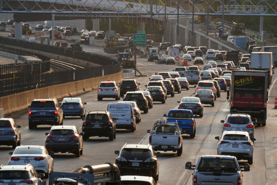 Commuters drive toward the District as heavy rush hour traffic rebounds from the pandemic on September 16, 2022, in Vienna, VA.<span class="copyright">Jahi Chikwendiu—The Washington Post/Getty Images</span>