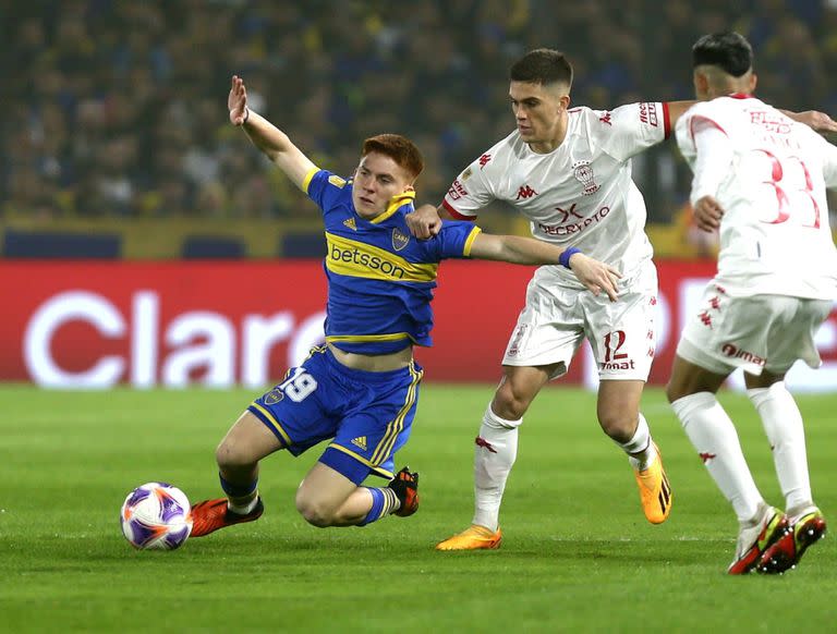 Ante Huracán; Valentín Barco es uno de los jugadores de Boca al que más infracciones le cometen