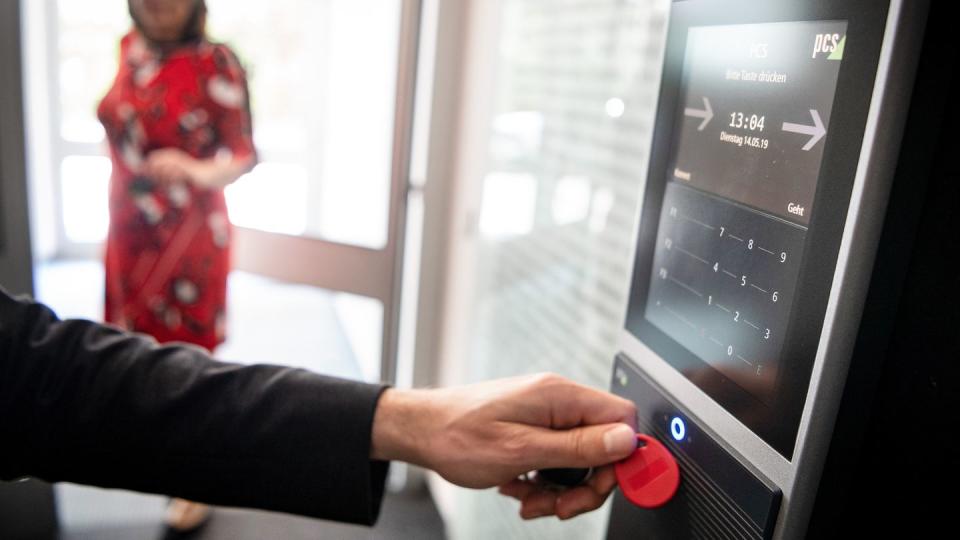 Es gibt verschiedene Methoden, Arbeitszeiten zu erfassen. Wichtig ist, dass das System objektiv und verlässlich ist.