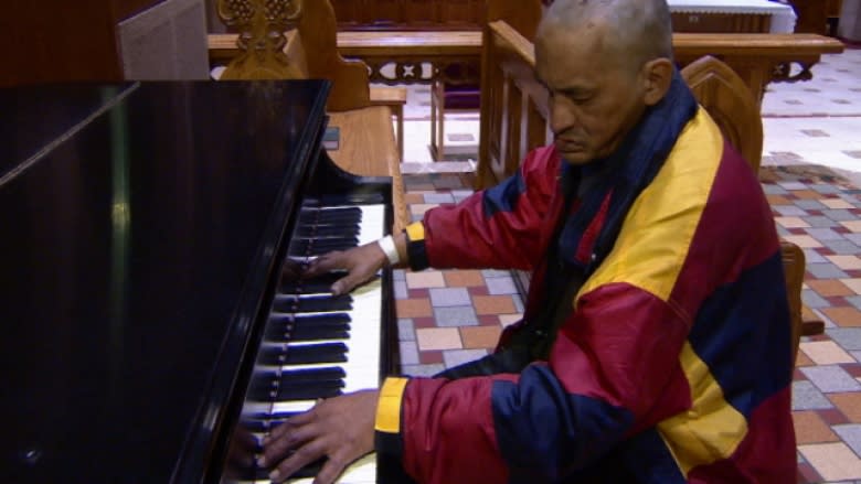 Edmonton's homeless piano man reveals rough life behind his music