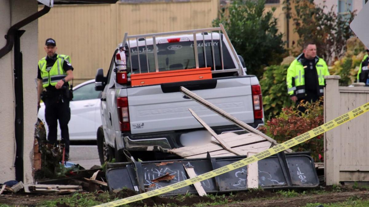 1 dead after pickup truck crashes into Surrey, B.C., bus stop