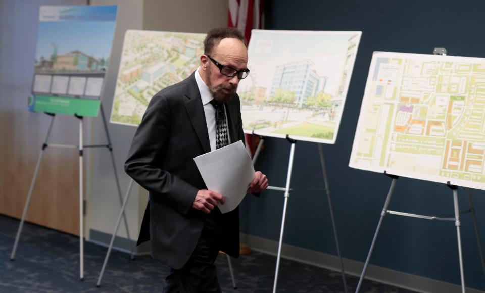 Warren mayor Jim Fouts heads to the podium to talk with the media on Thursday, May 18, 2023 at Warren City Hall during a press conference where he talked about his accomplishments as mayor and how his name wonÕt appear on the ballot in the November election. 