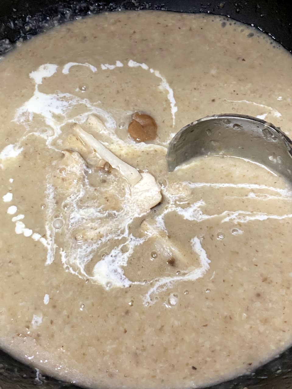 蘑菇湯食譜│唔使罐頭！餐廳級香濃蘑菇湯一個步驟更幼滑？