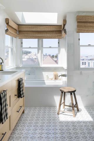 <p>Design by <a href="https://mindygayer.com/project/inner-sunset/" data-component="link" data-source="inlineLink" data-type="externalLink" data-ordinal="1">Mindy Gayer Design Co.</a> / Photo by Vanessa Lentine</p>