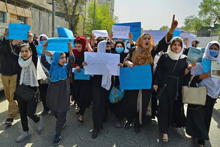 Une manifestation pour les droits des femmes, à Kaboul le 26 mars 2022 (AFP/Ahmad SAHEL ARMAN)