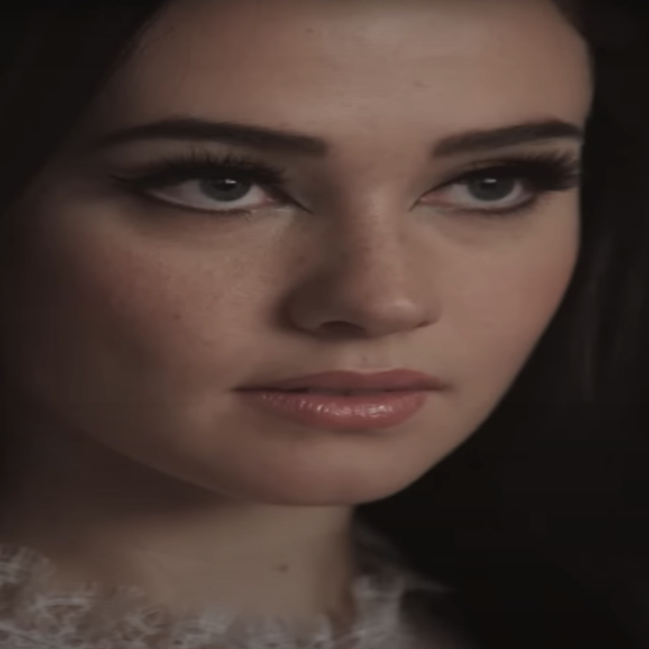 Closeup of Cailee Spaeny as Priscilla Presley