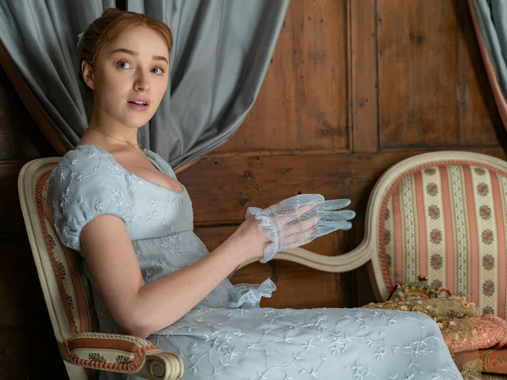 Empire-Kleider, wie sie Daphne Bridgerton (Phoebe Dynevor) trägt, sind längst Kult. (Bild: LIAM DANIEL/NETFLIX © 2020)